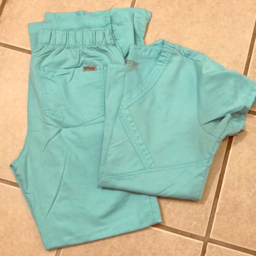 Women’s scrubs